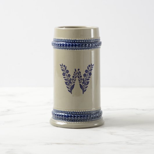 Blauer Blumen-Letter-W-Monogramm-Becher Bierglas (Mittel)