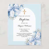 Blauer Blumenbogen Kreuzjungen Taufen Einladung (Vorderseite)