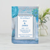 Blauer Blumenchic Hochzeitseinladung Einladung (Stehend Vorderseite)