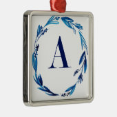 Blauer Blumenkranz 'A' Ornament Aus Metall (Rechts)