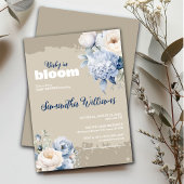 Blauer Blumenstrauß und Elfenbeinblütendusche Einl Einladung