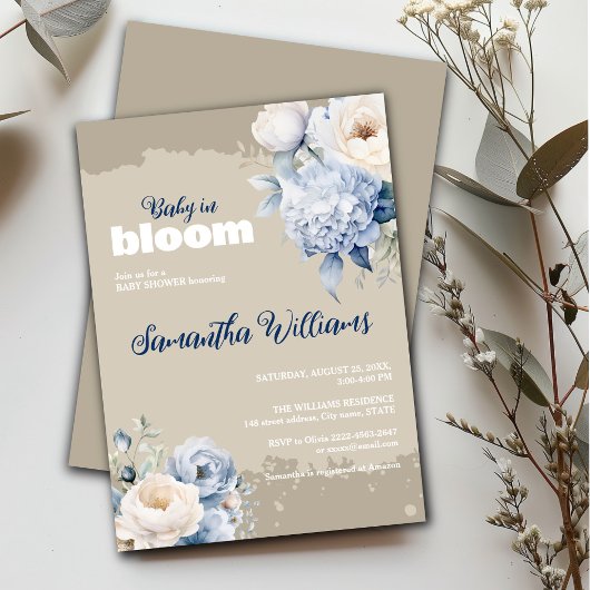 Blauer Blumenstrauß und Elfenbeinblütendusche Einl Einladung