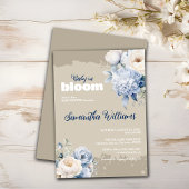 Blauer Blumenstrauß und Elfenbeinblütendusche Einl Einladung