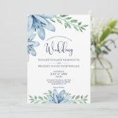 Blauer Blumenstrauß und Hochzeit im Grünen Einladung (Stehend Vorderseite)