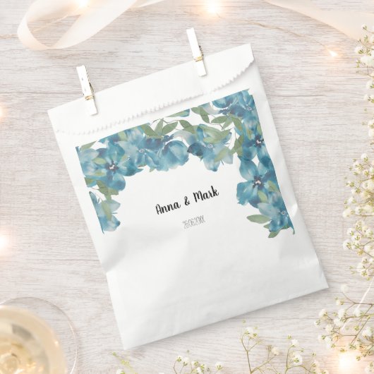 Blauer Blumenstrauß Wasserfarbe Handgestrichen Geschenktütchen (Ausgeschnitten)
