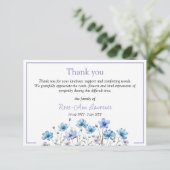 Blauer Blumenwiese Blume Beerdigung Dankeskarte (Stehend Vorderseite)