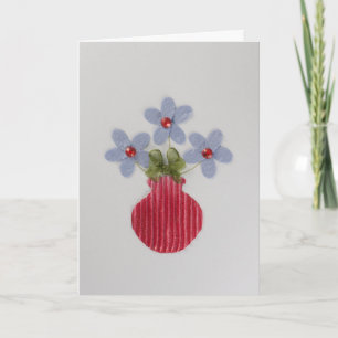 Blauer Blütenbestand in roter Vase personalisieren Karte