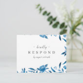 Blauer Blütenblütenhochzeit RSVP Einladungspostkarte (Stehend Vorderseite)
