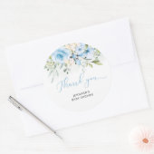 Blauer Blütenjunge Dusche Klassischer Rundaufklebe Runder Aufkleber (Umschlag)