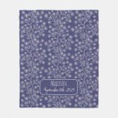 Blauer Blütenname Geburtsdatum Baby Fleecedecke (Vorderseite)