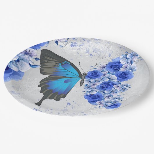 Blauer Blütenschmetterling Rundpapier-Teller Pappteller (Schrägansicht)