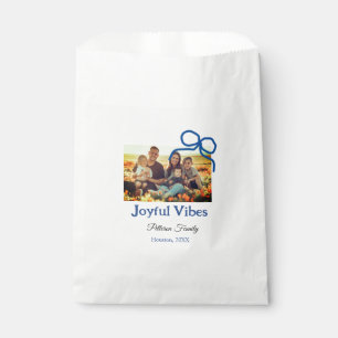 Blauer Bogen fröhliche Vibes fügen Familienname Fo Geschenktütchen