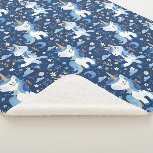 Blauer Boho Design mit Einhorn Sherpadecke (3/4)