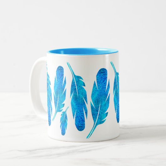 Blauer Boho Federn blau und grau Zweifarbige Tasse (Vorderseite Links)