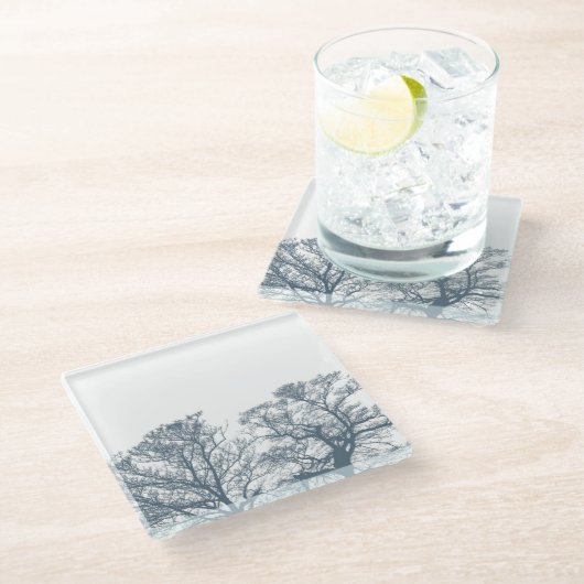 Blauer Bottom Trees Tropical Boho Glasuntersetzer (Schrägansicht)