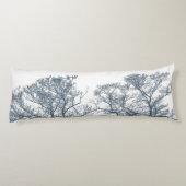 Blauer Bottom Trees Tropical Boho Seitenschläferkissen (Rückseite)