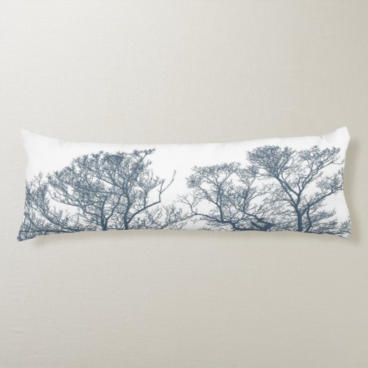 Blauer Bottom Trees Tropical Boho Seitenschläferkissen (Vorderseite)