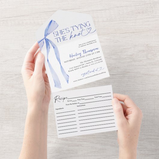 Blauer Bow verbindet das Brautparty des Knotens All In One Einladung (Abreißen)