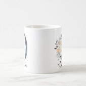 Blauer Brief an die Creme Floral Monogram Kaffeetasse (Mittel)