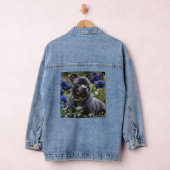 "Blauer Brindle Beauty: Ein Geheimtipp mit blauen  Jeansjacke (Hangar)
