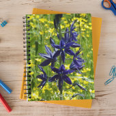 Blauer Camas und gelbe Wildblumen Notizblock