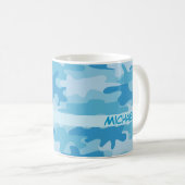 Blauer Camouflage-Tarnungs-Name personalisiert Kaffeetasse (VorderseiteRechts)