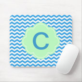 Blauer Chevron, leichte grüne Form, Monogramm Mousepad (Mit Mouse)