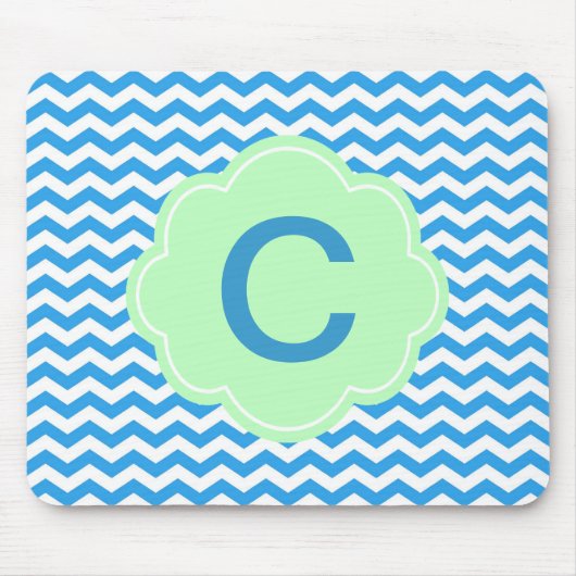 Blauer Chevron, leichte grüne Form, Monogramm Mousepad (Vorne)