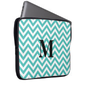 Blauer Chevron mit Monogramm Laptopschutzhülle (Vorne Rechts)