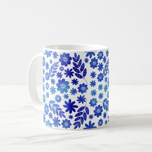Blauer China, Blütenmuster und Monogramm Kaffeetasse (Vorderseite Links)