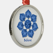 Blauer Dekorationsstoff Cutout Blume Silbernes Ornament (Rechts)