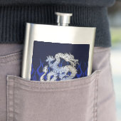 Blauer Drache im Chrom-Kohlenstoff, der Flammen Flachmann (Beispiel)