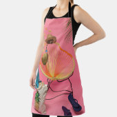 Blauer dreh-Flop neben Stuhl Schürze (InSitu)