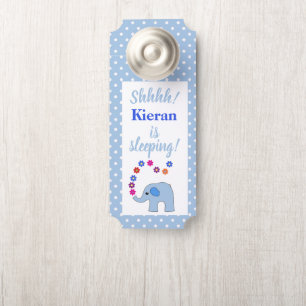 Blauer Elefant mit Blume Baby schläft. Türanhänger