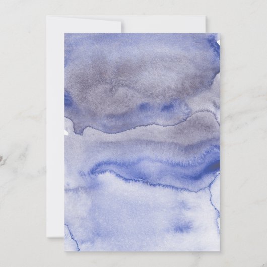 Blauer Farbton Blumenschrift Engagement Einladung (Rückseite)