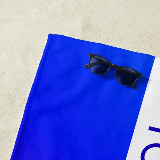 Blauer Farbverlauf und bearbeitbarer Text auf weiß Strandtuch (Beispiel)