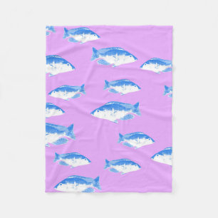 Blauer Fisch auf Flieder Fleecedecke