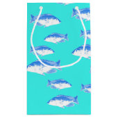 Blauer Fisch auf Türkis Kleine Geschenktüte (Rückseite)