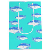 Blauer Fisch auf Türkis Mittlere Geschenktüte (Rückseite)