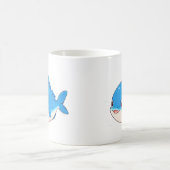 Blauer Fisch Zeichnend, Cartoon Stil Kaffeetasse (Mittel)
