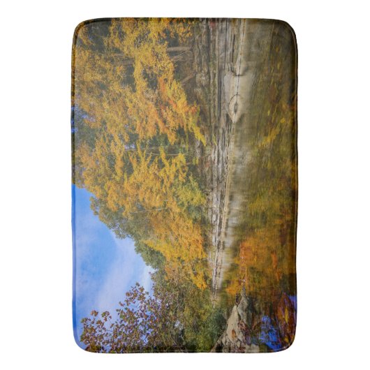 Blauer Fluss im Herbst Badematte (Vorderseite Vertikal)