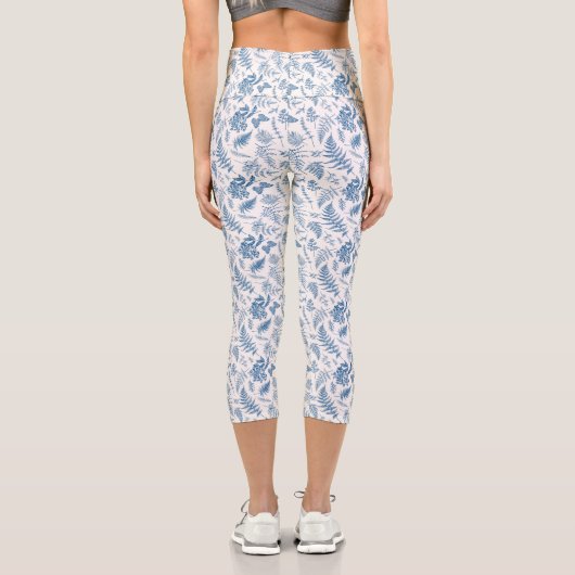 Blauer Garten Schmetterling und Blumengarten Muste Capri Leggings (Rückseite)