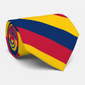 Blauer gelber und roter Hochschulstreifen Krawatte (Gerollt)