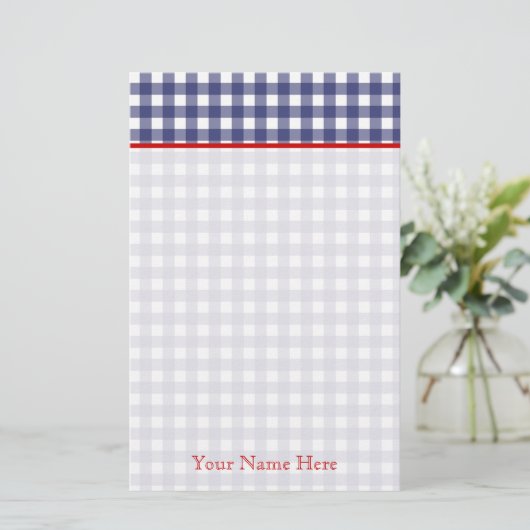 Blauer Gingham mit rotem Personalisiertem Stationi Briefpapier (Stehend Vorderseite)