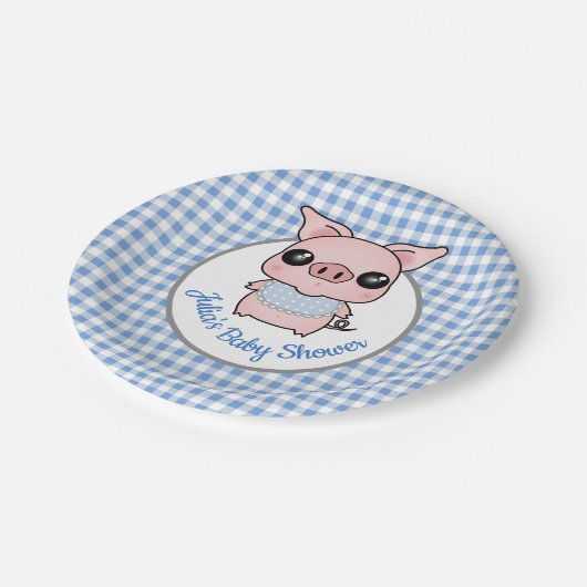 Blauer Gingham-Piggy Babyparty Pappteller (Schrägansicht)