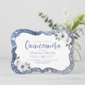 Blauer Glitzer und blumengeschmückte Quinceanera Einladung (Stehend Vorderseite)