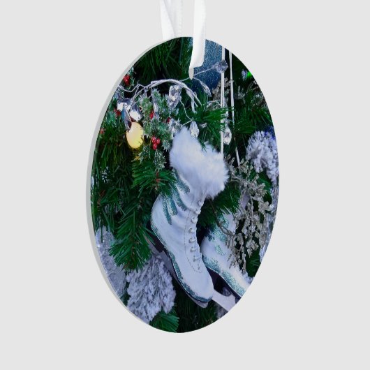 Blauer Glitzer und Pelzeis-Skate auf Weihnachtsbau Ornament (Vorderseite)