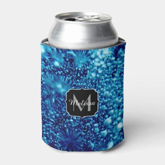 Blauer Glitzern Abstrakt gefrorene Blasen Monogram Dosenkühler (Kanne Vorderseite)