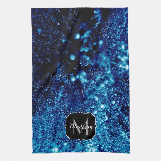 Blauer Glitzern Abstrakt gefrorene Blasen Monogram Geschirrtuch (Vertikal)