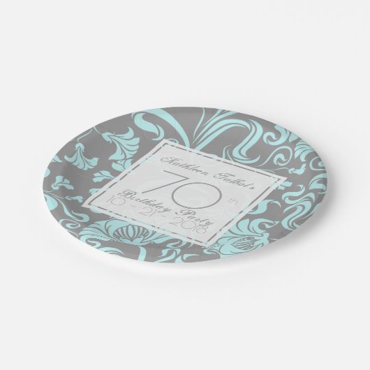 Blauer Graublütenblümchen 70th Birthday Party Pape Pappteller (Schrägansicht)